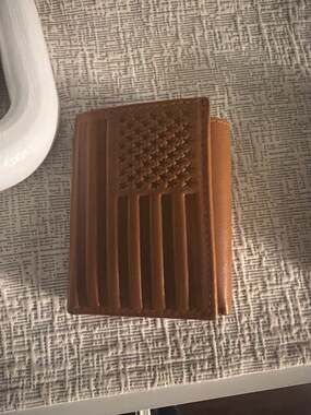 Stone Mountain Genuine Leather RFID Blocking American Flag Embossed Trifold Wall